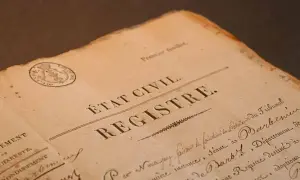 Extrait d'un registre d'état civil 36, datant d'une époque révolue, avec un cachet officiel et une écriture manuscrite.