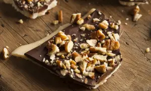 Schokoladen-Nuss-Brocken, die Lust machen, krokant selber machen. Knusprig und lecker!