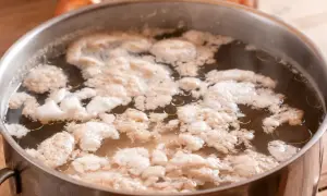 Szumowiny w rosole: Szkodliwe czy cenne? Prawda i mity.