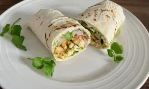 Twój kebab z kurczakiem w tortilli: Ile ma kcal i jak go odchudzić?
