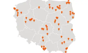 Mapa Polski z zaznaczonymi pomarańczowymi grzybami w różnych lokalizacjach.
