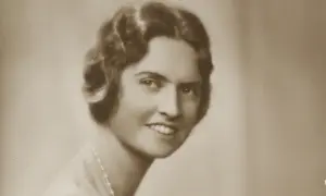 Porträtt av Sibylla, prinsessa, med lockigt hår och pärlhalsband.