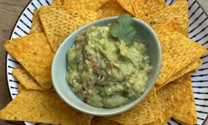 Idealne guacamole: jak zrobić i przechowywać, by nie ściemniało?