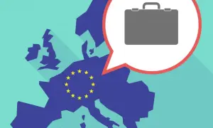 Mapa Europy z gwiazdami UE i dymkiem z walizką, symbolizującą handel i inwestycje, np. w ramach Euro Stoxx 50.