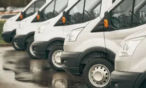 Ile można zarobić na wynajmie busa? Szacunkowe dochody i ryzyka
