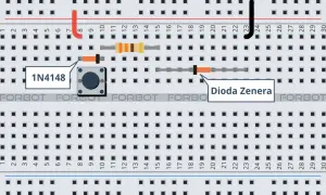 Dioda Zenera połączona z przyciskiem i diodą 1N4148 na płytce stykowej.