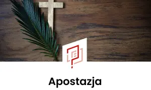Złoty krzyż i gałązka palmy na drewnianym tle. Co to apostazja?
