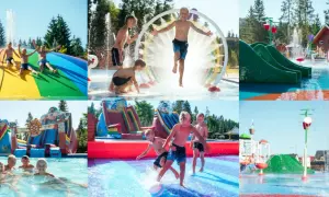 Dzieci bawią się w polskim aquaparku, ślizgając się po tęczowej zjeżdżalni i biegając wśród fontann.