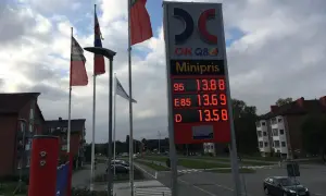 OKQ8-skylt visar priser för bensin 95 oktan, E85 och diesel. E85 bensin kostar 13.69 kr/liter.
