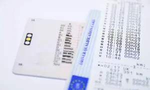 Carte de qualification de conducteur pour poids lourds, avec liste des catégories et relevé kilométrique.
