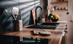 Jakie są szerokości blatów kuchennych i jak wybrać idealny?