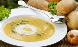 Kartoffelsuppe würzen: Omas Geheimnis für den besten Geschmack