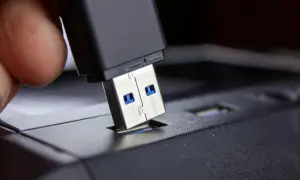 Jak podłączyć pendrive do tabletu – uniknij problemów z transferem plików