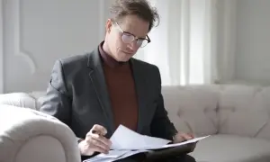 Kiedy pozwany otrzymuje odpis pozwu? Sprawdź kluczowe terminy i proces