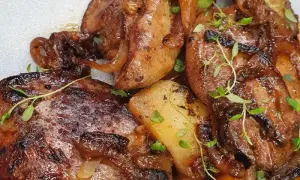 Jak usmażyć wątróbkę z indyka, by była soczysta i aromatyczna