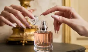 Jak otworzyć perfumy bez uszkodzenia butelki – proste metody i porady