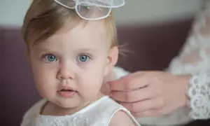 Co ubrać na chrzciny latem? Oto stylowe i wygodne propozycje