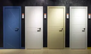 Drzwi drewniane czy metalowe? Poznaj kluczowe różnice i wybierz mądrze