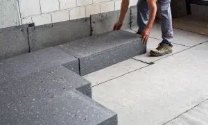Grubość wylewki na styropianie: Poradnik eksperta. Bez błędów!