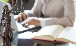 Zwrot pozwu co oznacza - najczęstsze przyczyny i skutki prawne