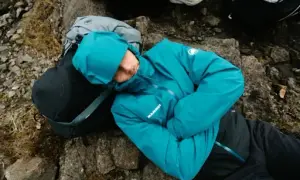 El chubasquero para correr que te mantendrá seco y cómodo siempre
