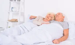 Jaka twardość materaca dla starszej osoby, aby uniknąć bólu pleców?
