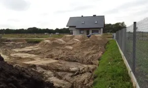 Jaka ziemia na podniesienie terenu? Wybierz najlepsze rozwiązanie dla stabilności