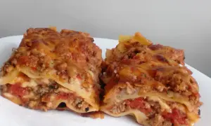 Lazania czy Lasagne? Obie formy poprawne! Jak ich używać?