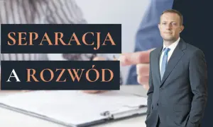 Mężczyzna w garniturze obok napisu "SEPARACJA A ROZWÓD". Tło sugeruje formalne dokumenty i decyzje.