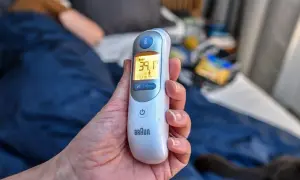 Termometer visar 39.1 grader. Ett barn med 40 graders feber utan andra symtom kan vara oroväckande.
