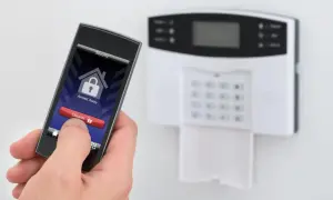 Jaki alarm do mieszkania w bloku? Bezprzewodowy? Smart? Wybierz mądrze!