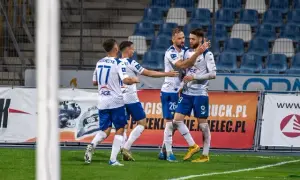 Zarobki piłkarzy w 1 lidze - ile naprawdę zarabiają na boisku?