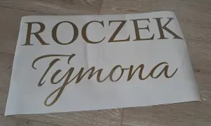 Złoty napis na urodziny: Roczek Tymona. Idealny na pierwsze urodziny malucha!