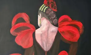 Una flamenca con un vestido rojo vibrante y un peinado elaborado, lista para bailar.