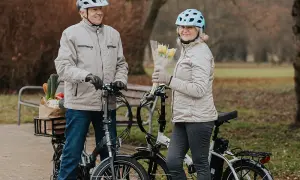 Jaki rower elektryczny dla seniora? Wybierz bezpieczny i komfortowy model
