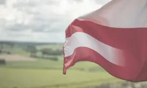 Jak wygląda flaga USA? Poznaj symbolikę i historię "Stars and Stripes"