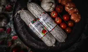 Kiełbasa wegetariańska: Gdzie kupić najlepsze wege smaki?