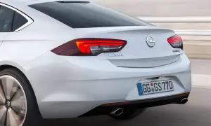 Pojemność baku Opel Insignia: A vs B, rezerwa i koszty!