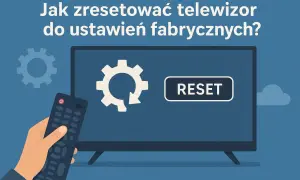 Dłoń trzymająca pilot do telewizora przed ekranem z ikoną resetowania i napisem "RESET".