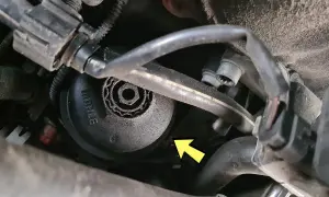 Gdzie jest filtr oleju w Honda CR-V 2.0 benzyna? Znajdź go łatwo