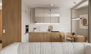 Nowoczesny salon z aneksem kuchennym. Drewniane fronty szafek, białe płytki i lustrzane panele tworzą przytulną atmosferę.