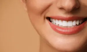 Co wzmacnia zęby i dziąsła? Oto skuteczne produkty i porady