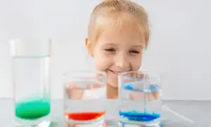 Eksperymenty z wodą dla dzieci: 13 pomysłów na naukę i zabawę