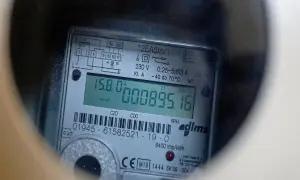 Cyfrowy licznik prądu pokazuje 895,16 kWh. Dowiedz się, jak odczytać licznik prądu Tauron, by kontrolować zużycie.