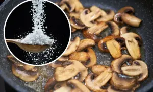 Czy podsmażyć pieczarki do pizzy, aby uniknąć wodnistego smaku?