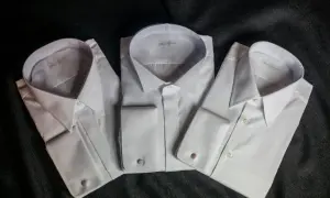 Trzy eleganckie, białe koszule z mankietami na spinki. Dowiedz się, jak prać koszule, by zachowały nieskazitelny wygląd.