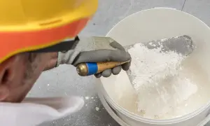 Czy gips jest szkodliwy? Odkryj zagrożenia i bezpieczne zastosowanie