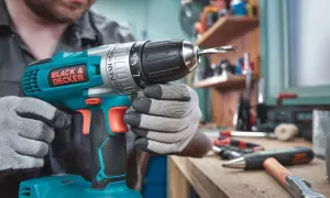 Jak łatwo i bezpiecznie zdjąć głowicę z wiertarki Black&Decker bez błędów