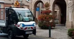 Samochód który zbiera elektrośmieci z osiedla - jak skorzystać z usługi