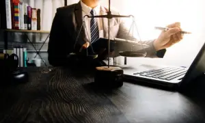 Czym różni się radca prawny od doradcy prawnego? Kluczowe różnice